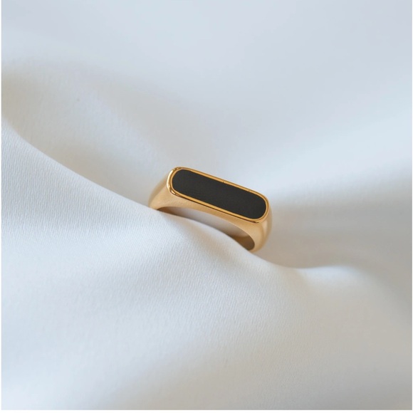 Dainty ring 316L Stainless Steel High Polish Onyx Signet Ring - Picture 4 of 12